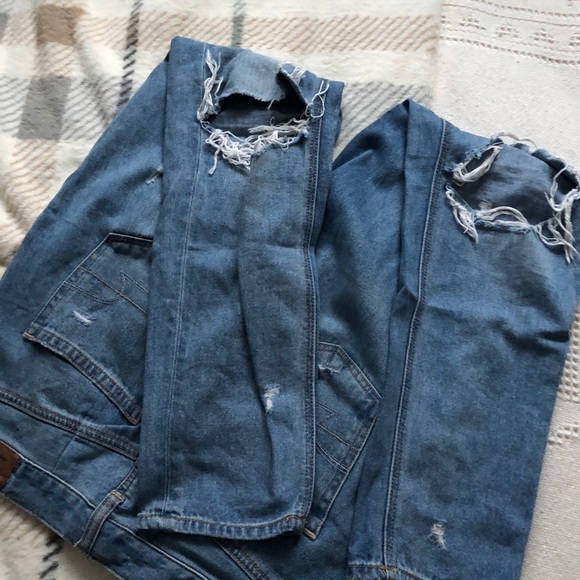 American Eagle ripped jeans - Picture 2 of 2